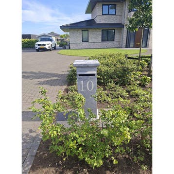Basic 001 natuursteen brievenbus, Tuin en Terras, Brievenbussen, Verzenden, Nieuw