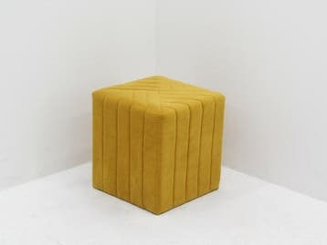 Poef - 43x40x40cm(hxbxd) - okergeel velvet met patroon, Werkplek, Ophalen of Verzenden, Gebruikt, Overige typen