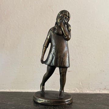 Janneke Ros - Beeld, Duimend Sophietje - 13 cm - Verbronsd -