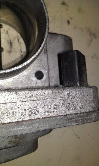 gasklep, gasklephuis, smoorklep, regelaar, 038128063J, Nieuw