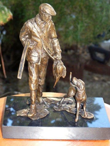 Fraai Bronzen beeld van een Jager met zijn Hond - sculptuur,, Antiek en Kunst