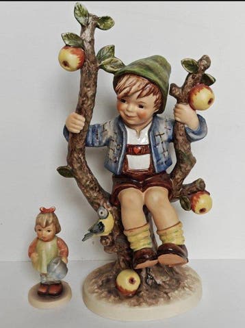 Goebel, Hummel - Beeldje - Apple Tree Boy - 142/V Tmk6 - XL