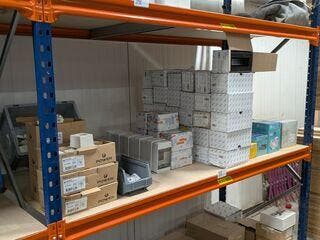 Partij divers elektrotechnisch installatiemateriaal, Nieuw