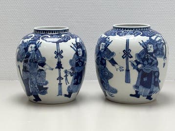 Bord (2) - Deux jolis pots Chine blanc bleu Qing Querriers -