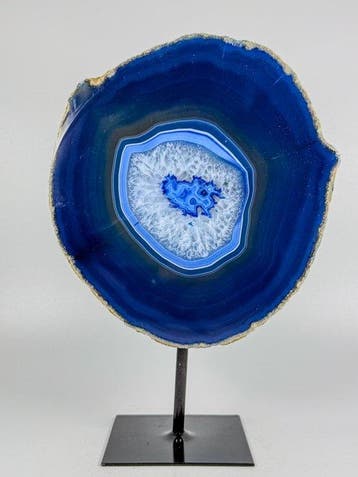 Rare blue Agate - rock crystal geode on stand - no reserve, Verzamelen