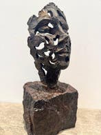 sculptuur, Twarz Myliciela z brzu na kamieniu inspiracj