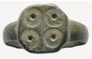 Oud-Romeins Brons, -Ring Evils Eyes met motieven van vier