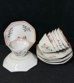 Zes sets theekopjes en schotels, in uitstekende staat. -