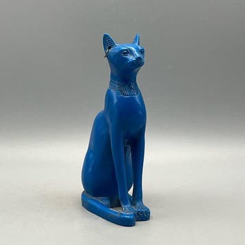 Replica van het oude Egyptische Zittende godin Bastet