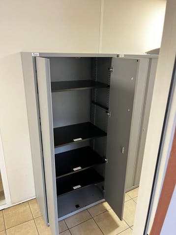 50x Gebruikte Klapdeurkast Van Massief Staal 180 x 80 x 45, Gebruikt, Verzenden, 50 tot 100 cm, Metaal