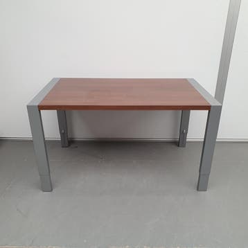 Ahrend Portal bureau met schade - 140x80 cm - bruin eiken bl, Huis en Inrichting, Bureaus, Ophalen of Verzenden, Nieuw
