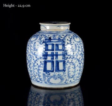 Een grote Chinese blauw-witte Double Happiness gemberpot