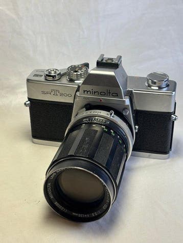 Minolta SR T 200 + tele Rokkor 3.5/135 mm lens Single lens, Nieuw