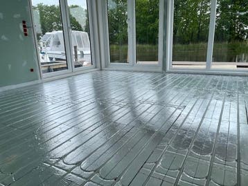 Isoleren en direct vloerverwarming instaleren 25 mm hoog, Minder dan 4 cm, Nieuw, Ophalen of Verzenden, Hardschuim (Pir)
