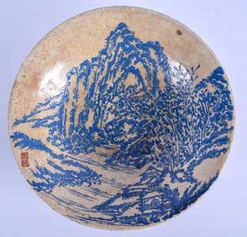 Een ronde aardewerken kom uit de Republiek China, blauw