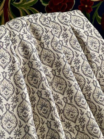 Exclusieve ikat-geprinte stof op linnen. Bekleding en, Antiek en Kunst
