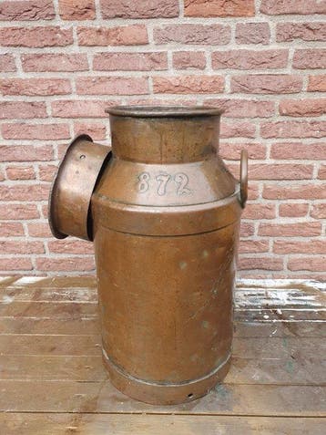 Decoratief ornament - Nederland - Koperen melkbus