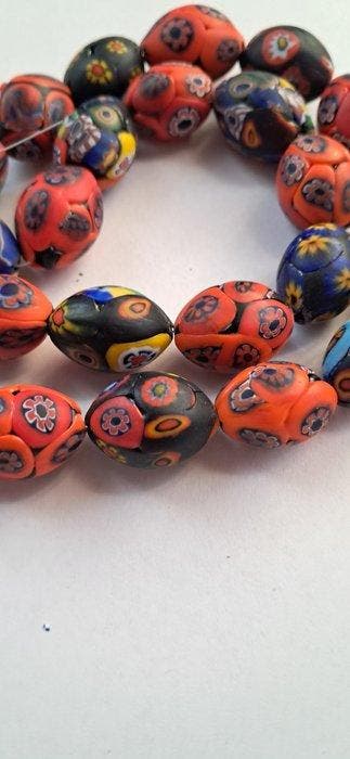 Kraal (28) - millefiori parels - Perle Moretti 24 Perle