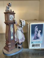 Lladró - Beeldje - Niñita poniendo la hora 5347 (Original, Antiek en Kunst