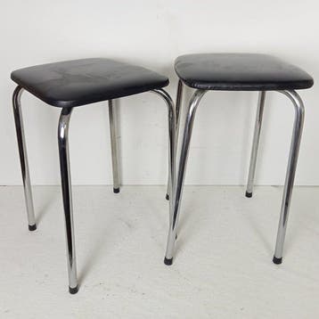 Kruk (2) - Twee vintage krukken - verchroomd staal met