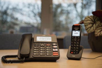 Huistelefoon senioren - Senioren telefoon - Vaste lijn - Zwa, Verzenden, Zo goed als nieuw