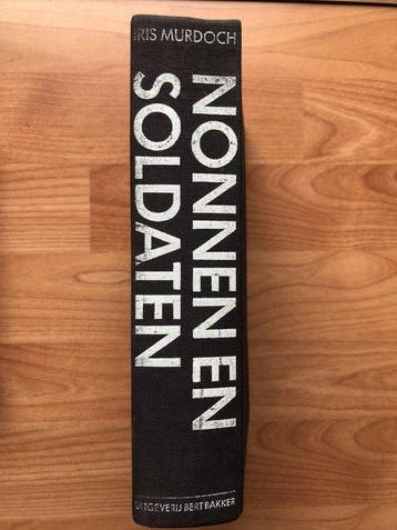 Nonnen en soldaten - Murdoch 9789060198100, Boeken, Verzenden, Gelezen, Murdoch