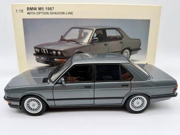Autoart 1:18 - Modelauto - BMW M5 - 1987, with option, Nieuw