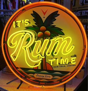 Its Rum Time Domino, Rum-Cola-Cohiba Neon 65 x 65 cm, Verzamelen, Merken en Reclamevoorwerpen, Ophalen, Gebruikt