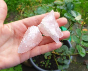 Ruwe brok van Rozenkwarts - zachte roze kristaal- midden, Nieuw
