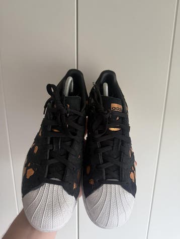 Adidas Superstar – Zwart met koperen spatten – Maat 37, Kleding | Dames, Schoenen, Adidas, Zwart, Ophalen of Verzenden, Sneakers of Gympen