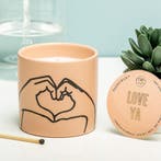 Impressions geurkaars - Love Ya (poederroze), Huis en Inrichting, Woonaccessoires | Kandelaars en Kaarsen, Verzenden, Nieuw