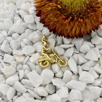 Gouden hanger van een motorcrosser (Hanger of bedel), Sieraden, Tassen en Uiterlijk, Bedels, Ophalen of Verzenden, Gebruikt, Goud
