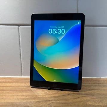 Apple iPad (5th Generation) 128GB Wifi - Mobiele telefoon, Nieuw