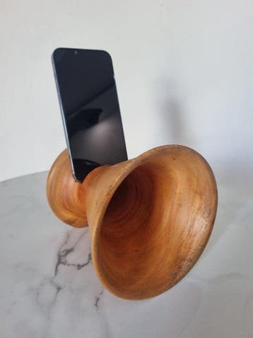 Bloksnijwerk, **NO Reserve Price** Wooden Phone Amplifier -