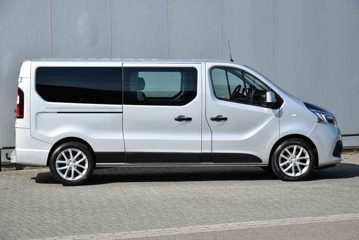 Renault Trafic 2.0 dCi 145 Pk L2H1 Aut DC Clima Navi PDC Led, Auto's, Stof, Gebruikt, Met garantie (alle), Renault