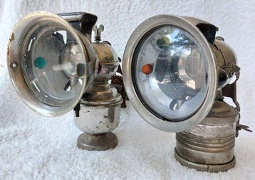 Industriële apparatuur - Twee decoratieve antieke acetyleen