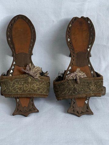 Paar Ottomaans / Midden-Oosterse houten Qabqab (Nalin)