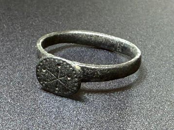 Oud-Romeins Brons Ring met een belangrijk vroegtype van een