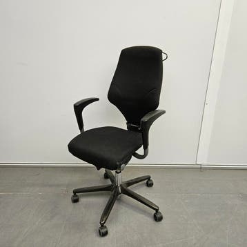 Giroflex bureaustoel met jashaak - zwarte stof, Huis en Inrichting, Bureaustoelen, Ophalen of Verzenden, Nieuw