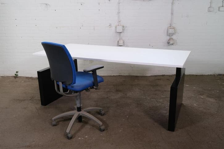 Twinform bureau 200x80 cm wit zwart frame handmatig, Huis en Inrichting, Bureaus, Gebruikt, Overige merken, Overige typen, Verzenden