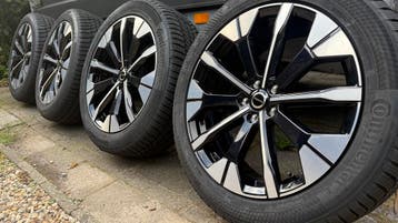Originele Volvo XC60 velgen met winterbanden, Auto-onderdelen, 255 mm, Banden en Velgen, Nieuw, Personenwagen