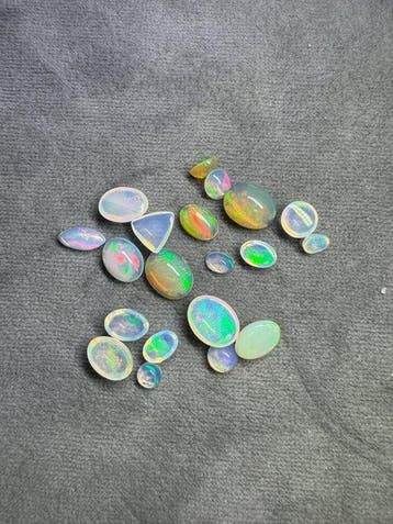 Lot van 20 Ethiopische opalen. 9,95 karaat. Geen