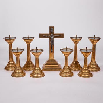 Altaarset, 8 kandelaren en kruis, 1931 - Messing - 1930-1940