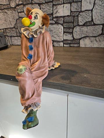 Jun Asilo Filipijnen - Jun Asilo - Beeld, Clown met kauwgom