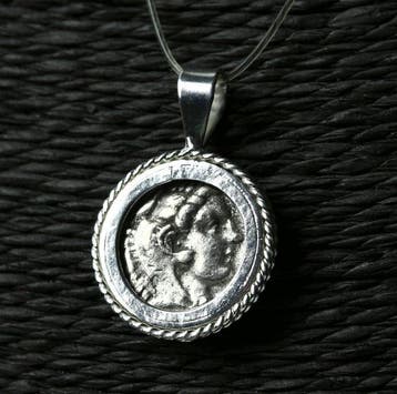 modern Zilver Hanger met de oude Griekse drachme van
