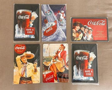Metalen Coca-Cola reclameborden in nieuwstaat. - The Three