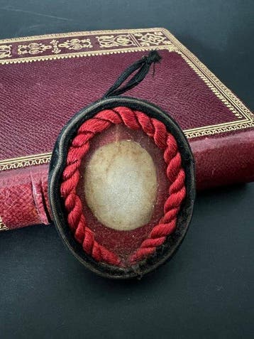 Reliekhouder - Was, Textiel - 1850-1900 - Reliekschrijn