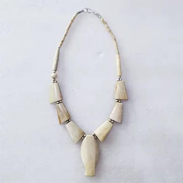 Tibetaanse etnische ketting - Buffalo bot - gepolijst - met, Sieraden, Tassen en Uiterlijk, Armbanden, Nieuw