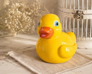 sculptuur, design eend – Geel gelakt decoratief beeldje –