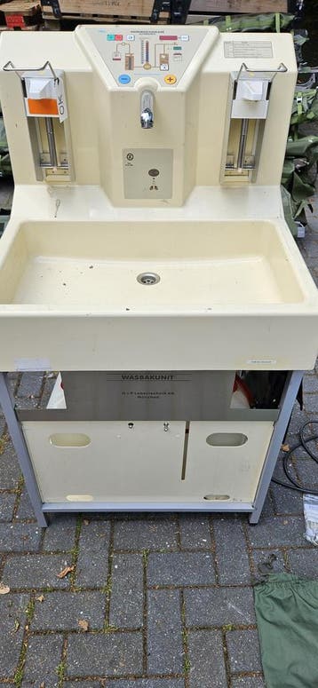 Mobiele wasbak unit in zagres kist, H + P  Labortechnik A, Nieuw